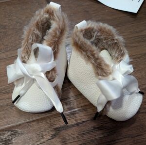 Fur lined faux leather booties, size 6-12 mo